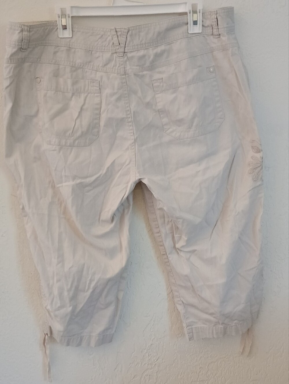 Gloria Vanderbilt Cream Embroidered Capri Pants - Picture 8 of 11